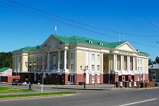 Входная группа Дом дружбы народов (ДДН).  Орджоникидзе,  33а